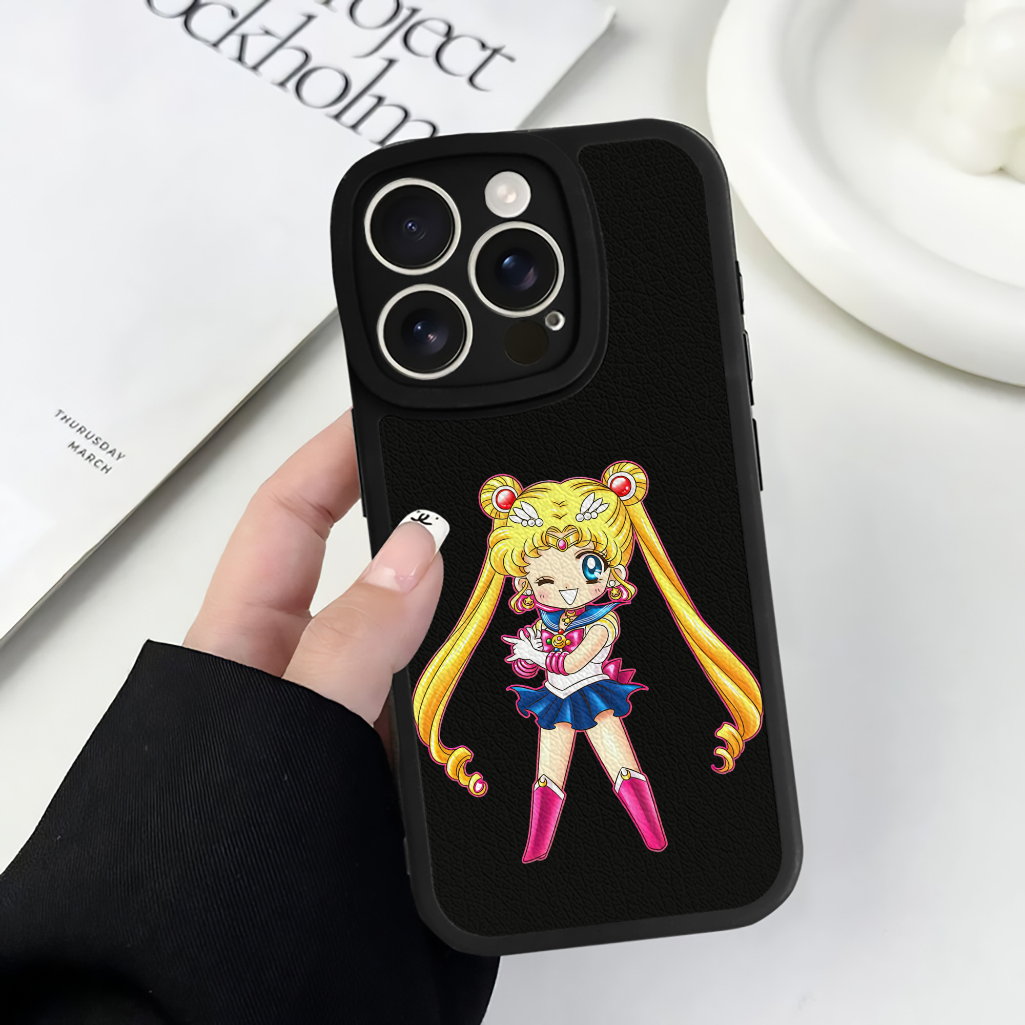 （画像用） 美少女戦士セーラームーン 月野 うさぎ つきの うさぎ Sailor Moon Tsukino Usagi 【iPhone 16シリーズ対応】シリコンスマホケース（レザー調） 材質：シリコン